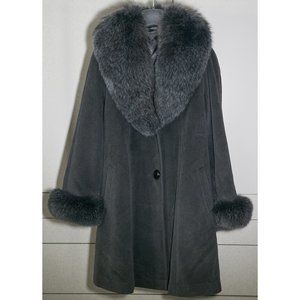 Woman cashemere/angora/wool short coat with arctic fox collar and cuffs